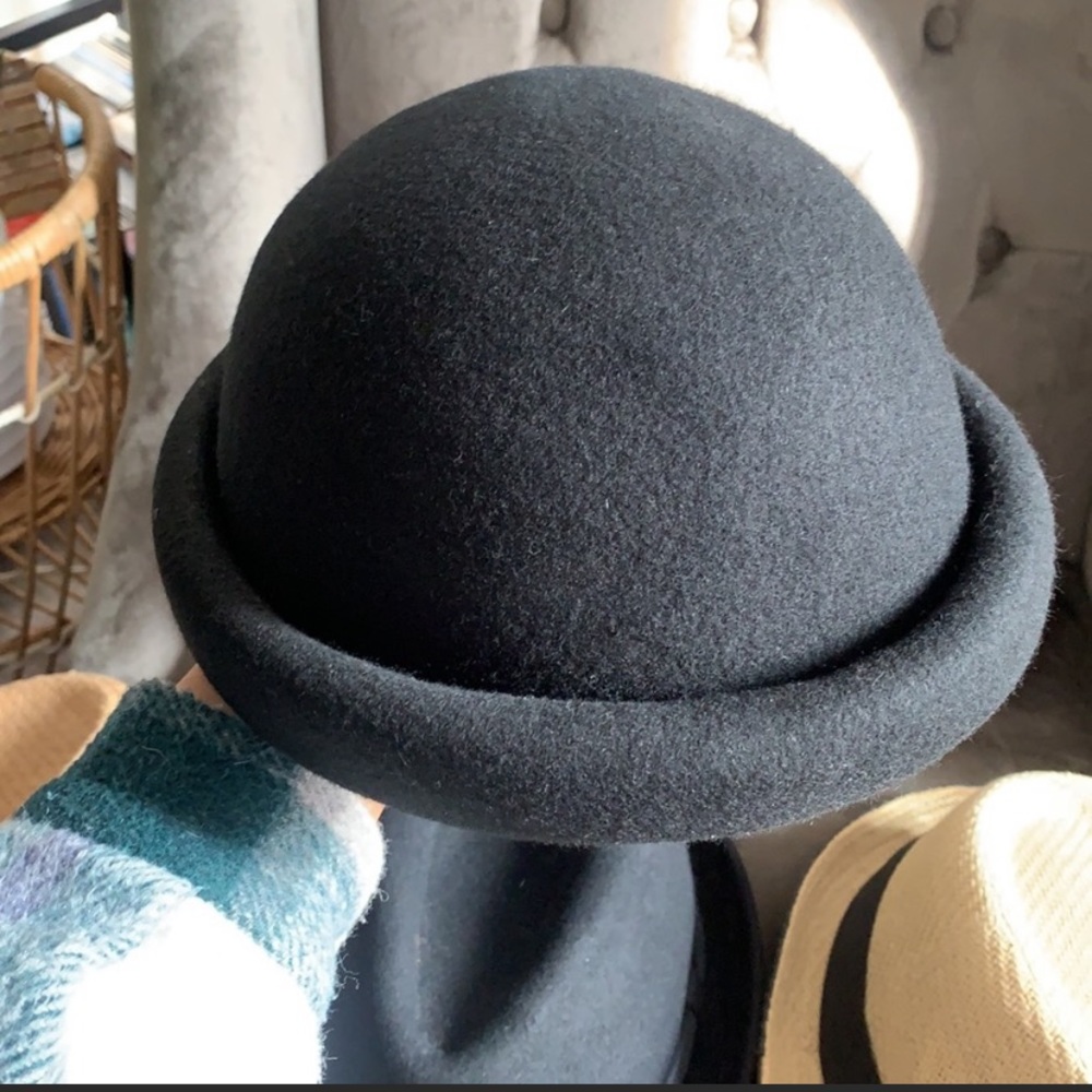 Black H&M round hat